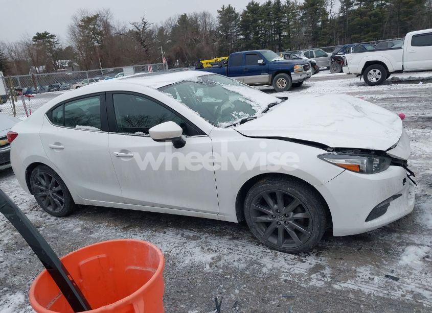 Photo 12 of 2018 Mazda Mazda3 TOURING (VIN 3MZBN1V35JM216330)