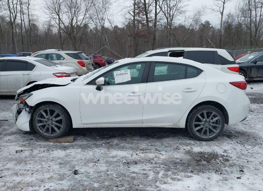 Photo 13 of 2018 Mazda Mazda3 TOURING (VIN 3MZBN1V35JM216330)