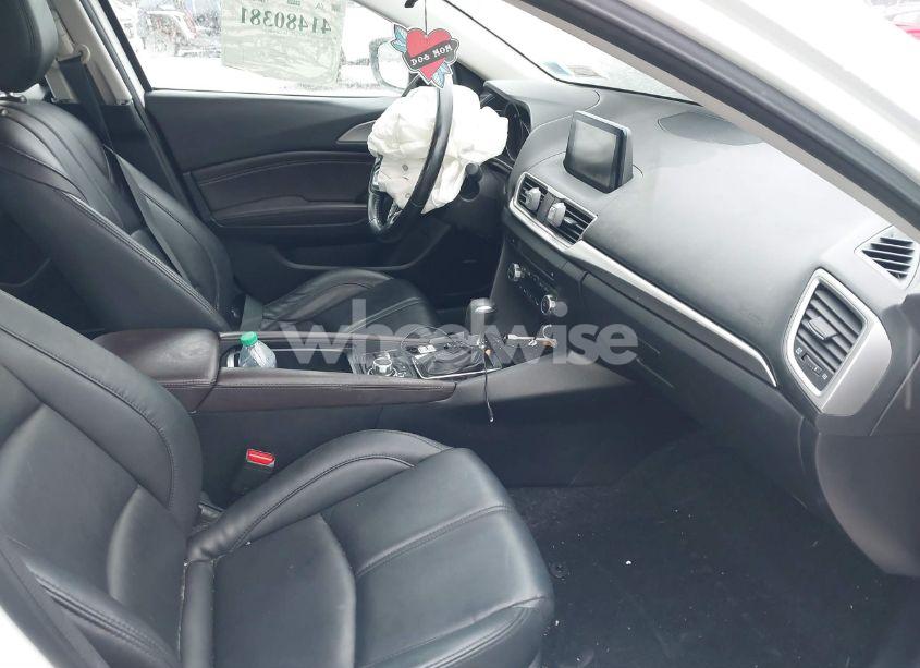 Photo 5 of 2018 Mazda Mazda3 TOURING (VIN 3MZBN1V35JM216330)