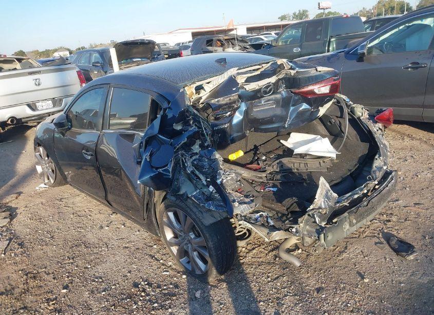 Photo 3 of 2018 Mazda Mazda3 TOURING (VIN 3MZBN1V35JM253538)