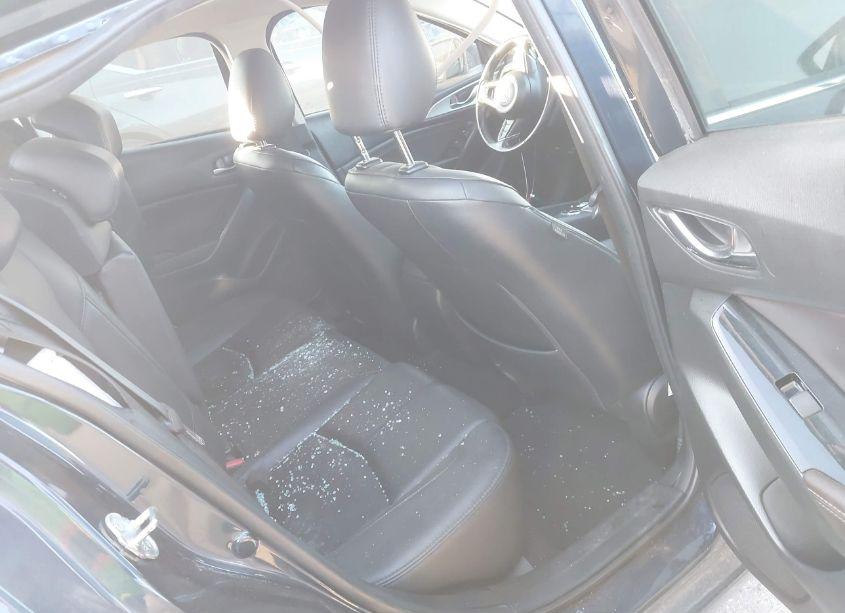 Photo 8 of 2018 Mazda Mazda3 TOURING (VIN 3MZBN1V35JM253538)