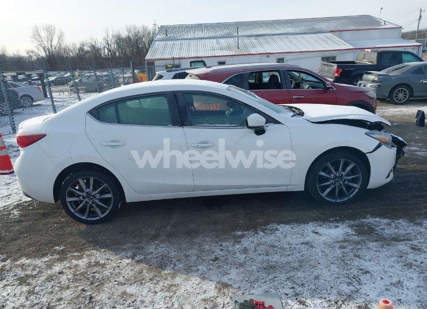 Photo 13 of 2018 Mazda Mazda3 TOURING (VIN 3MZBN1V35JM256519)