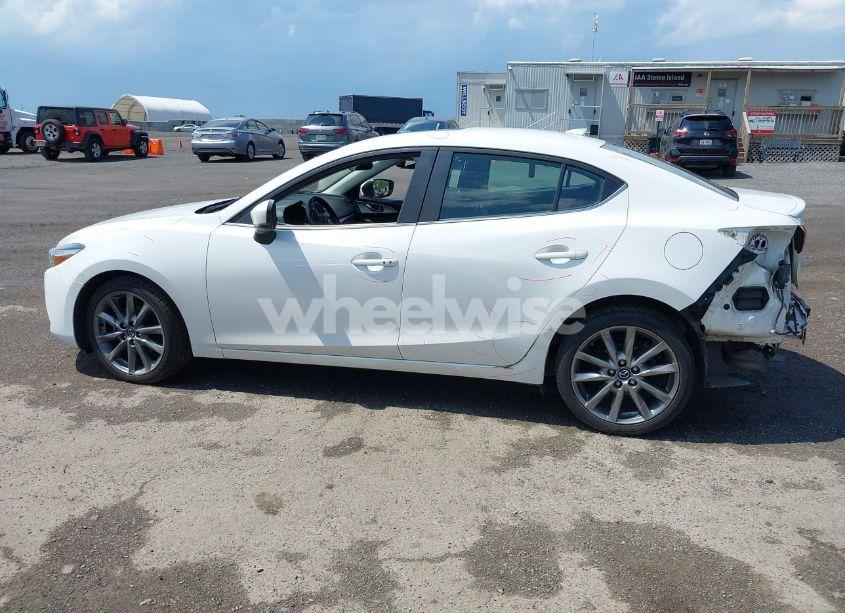 Photo 14 of 2018 Mazda Mazda3 TOURING (VIN 3MZBN1V36JM188392)