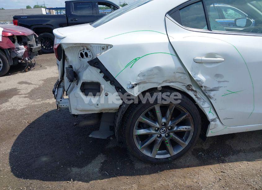 Photo 17 of 2018 Mazda Mazda3 TOURING (VIN 3MZBN1V36JM188392)