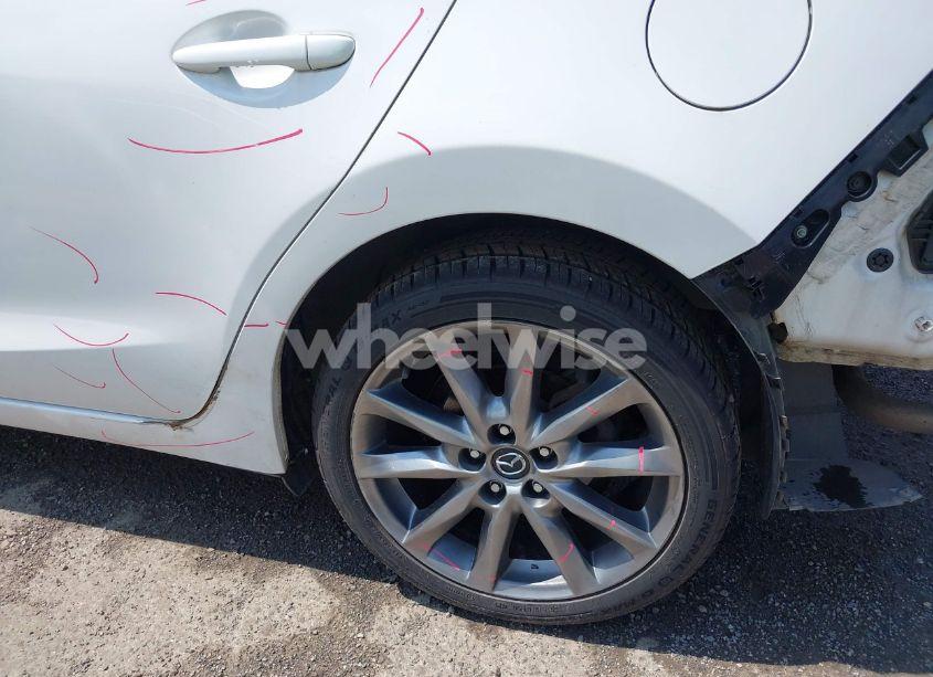 Photo 20 of 2018 Mazda Mazda3 TOURING (VIN 3MZBN1V36JM188392)