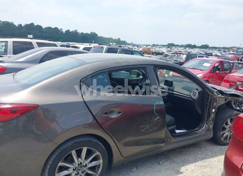 Photo 14 of 2018 Mazda Mazda3 TOURING (VIN 3MZBN1V37JM164554)