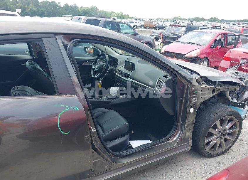 Photo 6 of 2018 Mazda Mazda3 TOURING (VIN 3MZBN1V37JM164554)