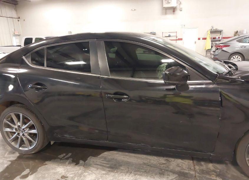 Photo 14 of 2018 Mazda Mazda3 TOURING (VIN 3MZBN1V37JM183718)