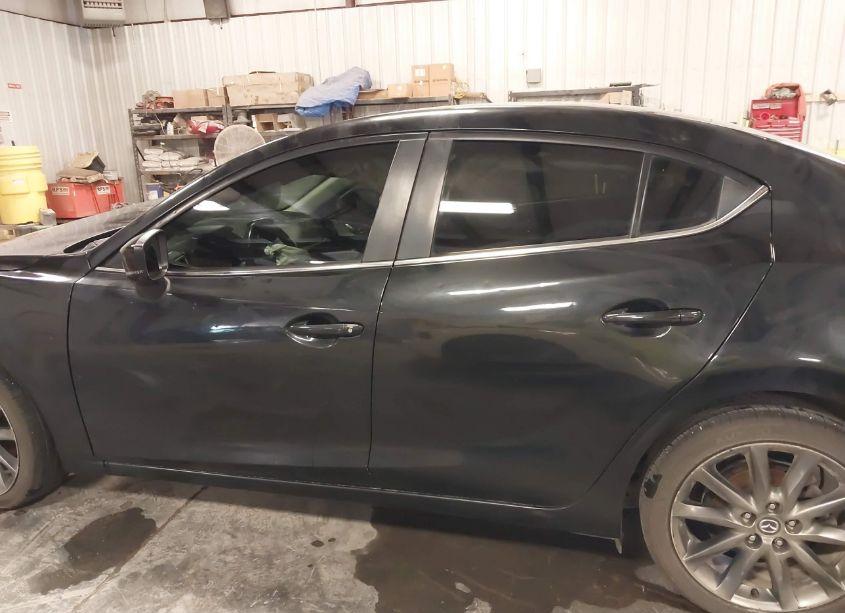 Photo 15 of 2018 Mazda Mazda3 TOURING (VIN 3MZBN1V37JM183718)