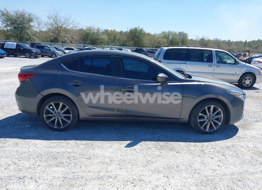 Photo 13 of 2018 Mazda Mazda3 TOURING (VIN 3MZBN1V37JM195691)