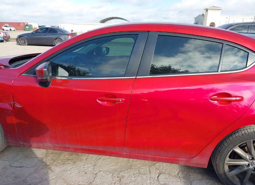 Photo 14 of 2018 Mazda Mazda3 TOURING (VIN 3MZBN1V37JM204034)