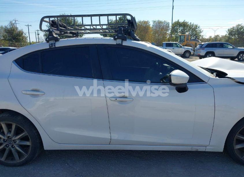 Photo 13 of 2018 Mazda Mazda3 TOURING (VIN 3MZBN1V37JM271894)
