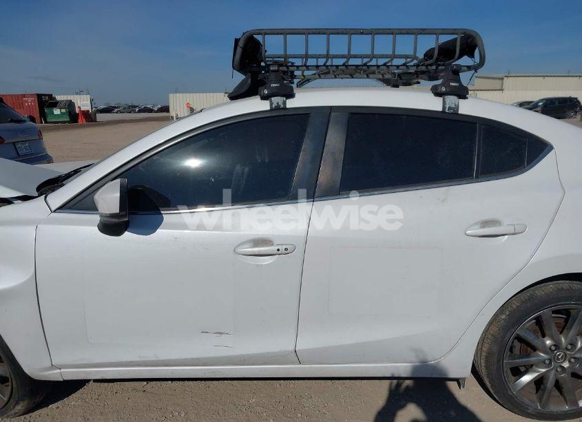 Photo 14 of 2018 Mazda Mazda3 TOURING (VIN 3MZBN1V37JM271894)