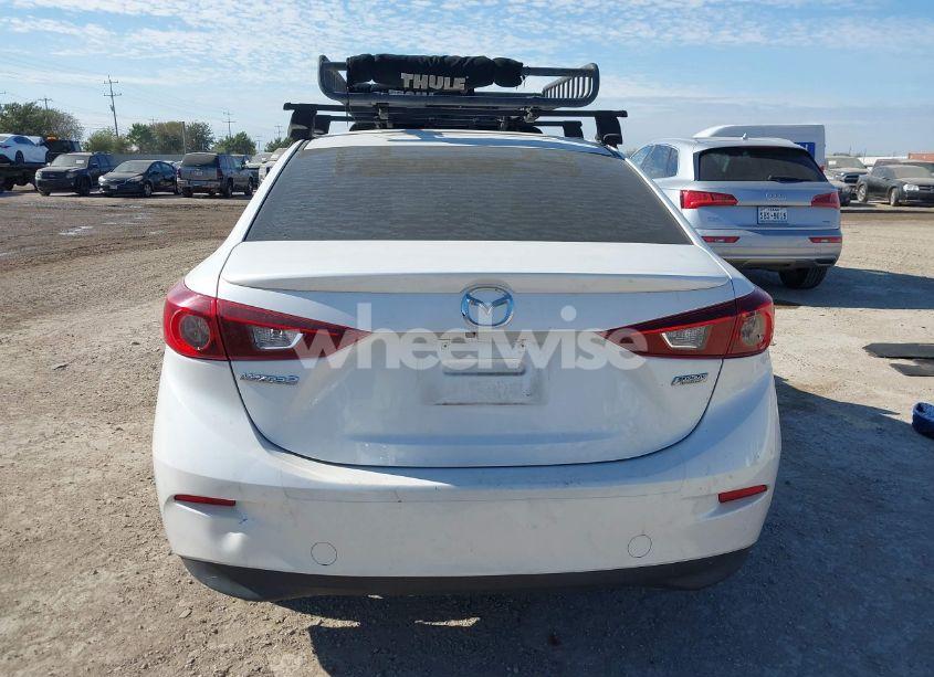 Photo 16 of 2018 Mazda Mazda3 TOURING (VIN 3MZBN1V37JM271894)