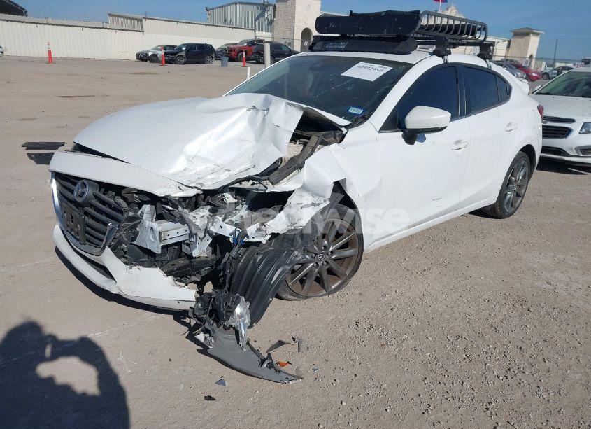 Photo 2 of 2018 Mazda Mazda3 TOURING (VIN 3MZBN1V37JM271894)