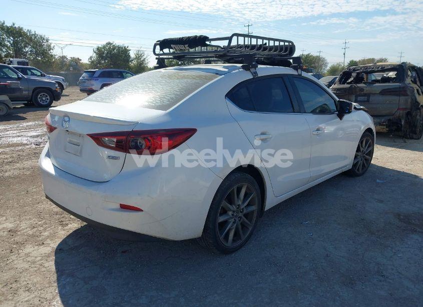 Photo 4 of 2018 Mazda Mazda3 TOURING (VIN 3MZBN1V37JM271894)