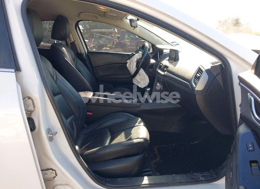 Photo 5 of 2018 Mazda Mazda3 TOURING (VIN 3MZBN1V37JM271894)