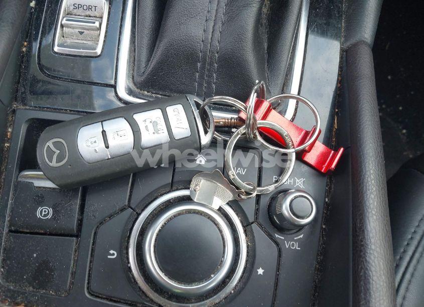 Photo 11 of 2018 Mazda Mazda3 TOURING (VIN 3MZBN1V38JM190712)