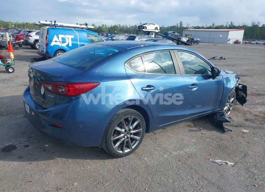 Photo 4 of 2018 Mazda Mazda3 TOURING (VIN 3MZBN1V38JM190712)