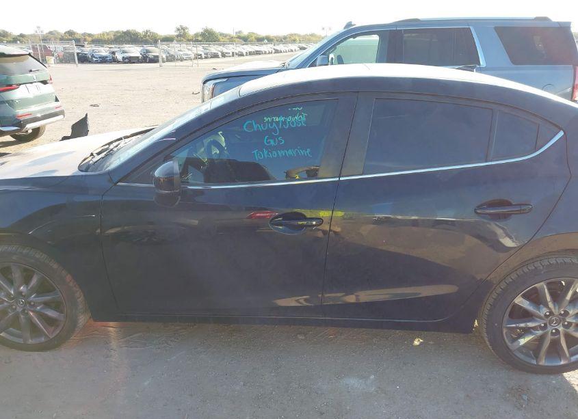 Photo 14 of 2018 Mazda Mazda3 TOURING (VIN 3MZBN1V38JM196090)