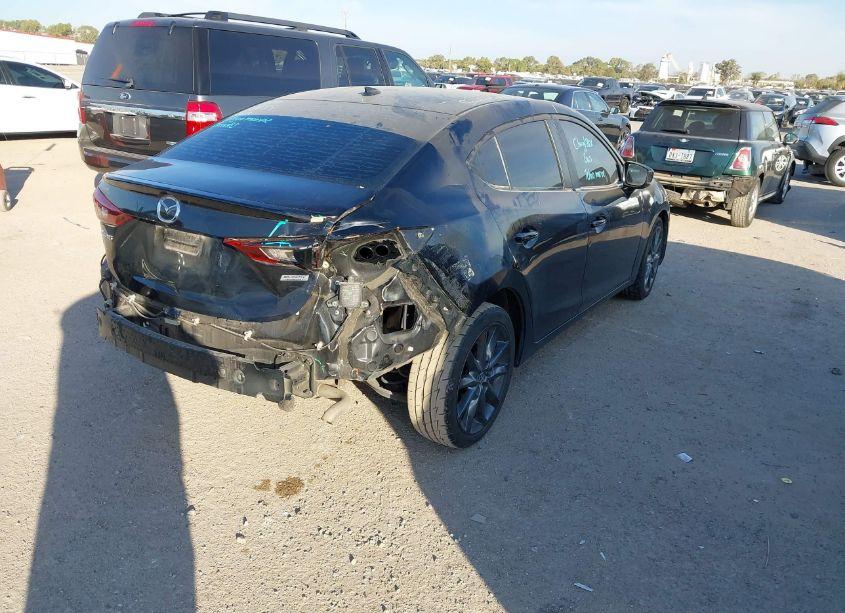 Photo 4 of 2018 Mazda Mazda3 TOURING (VIN 3MZBN1V38JM196090)