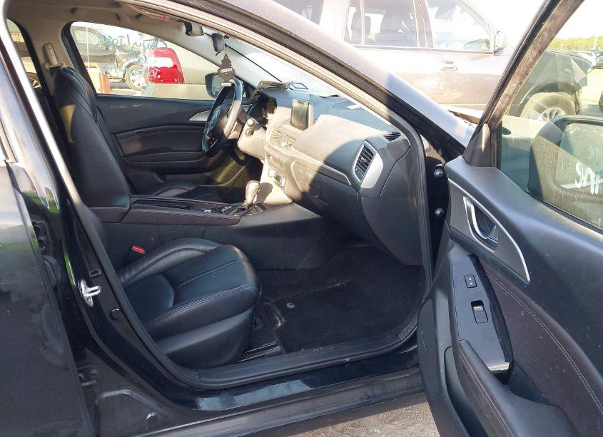 Photo 5 of 2018 Mazda Mazda3 TOURING (VIN 3MZBN1V38JM196090)