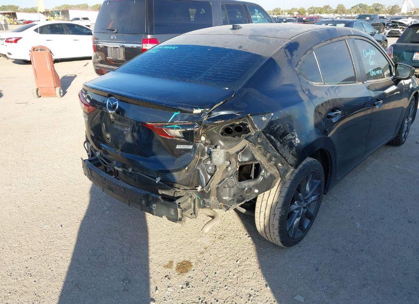 Photo 6 of 2018 Mazda Mazda3 TOURING (VIN 3MZBN1V38JM196090)