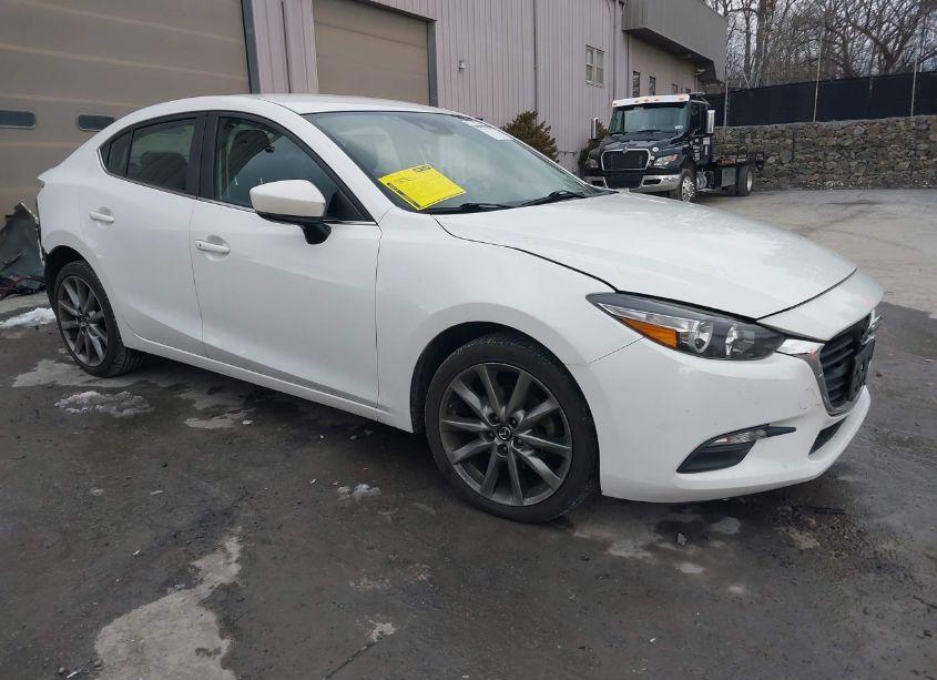 2018 Mazda Mazda3 TOURING (VIN 3MZBN1V39JM240694) main photo