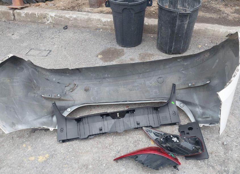 Photo 12 of 2018 Mazda Mazda3 TOURING (VIN 3MZBN1V39JM240694)