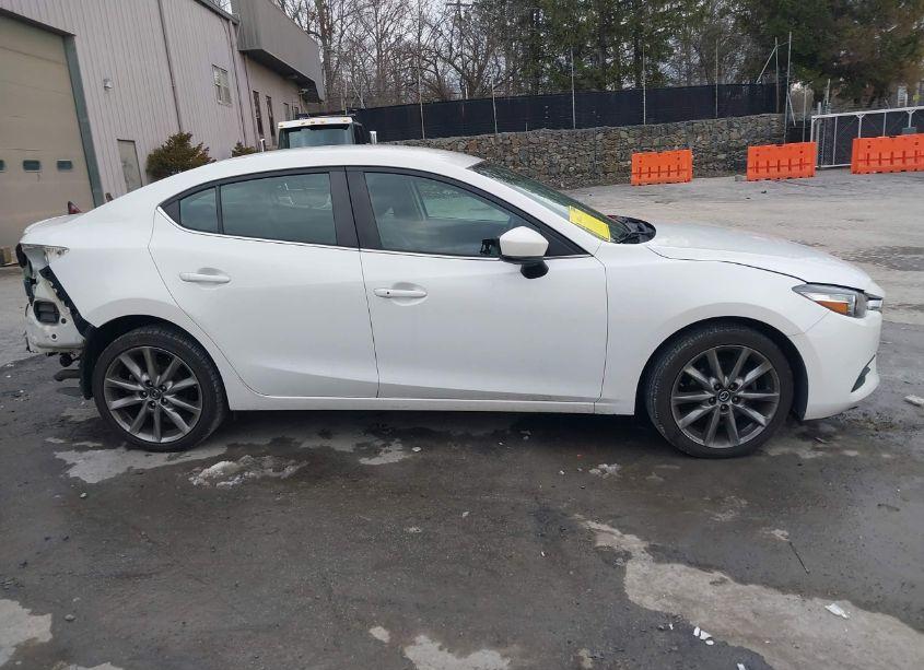 Photo 14 of 2018 Mazda Mazda3 TOURING (VIN 3MZBN1V39JM240694)