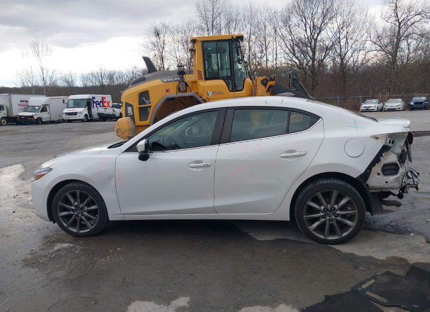 Photo 15 of 2018 Mazda Mazda3 TOURING (VIN 3MZBN1V39JM240694)