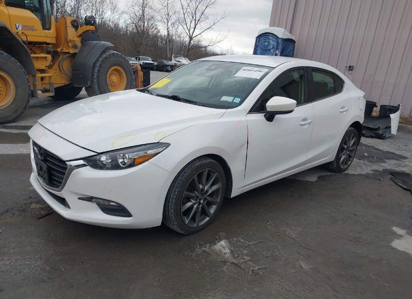 Photo 2 of 2018 Mazda Mazda3 TOURING (VIN 3MZBN1V39JM240694)