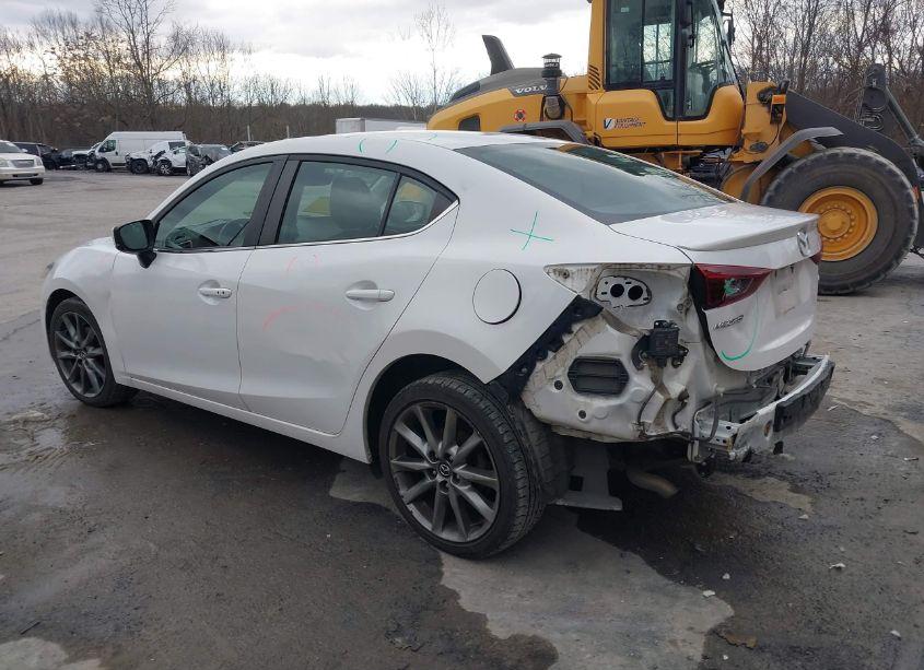 Photo 3 of 2018 Mazda Mazda3 TOURING (VIN 3MZBN1V39JM240694)