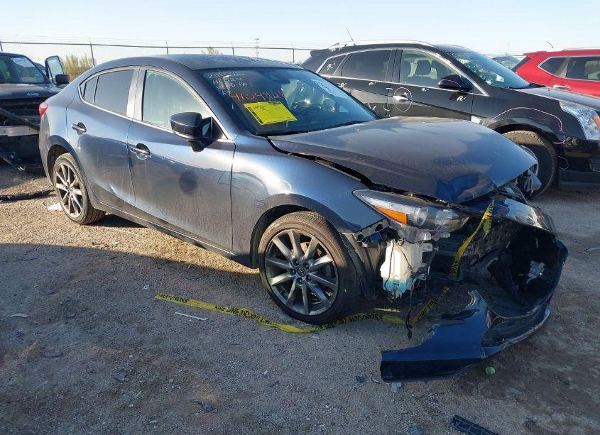 2018 Mazda Mazda3 TOURING (VIN 3MZBN1V39JM264302) main photo