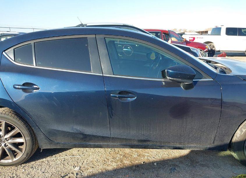 Photo 13 of 2018 Mazda Mazda3 TOURING (VIN 3MZBN1V39JM264302)