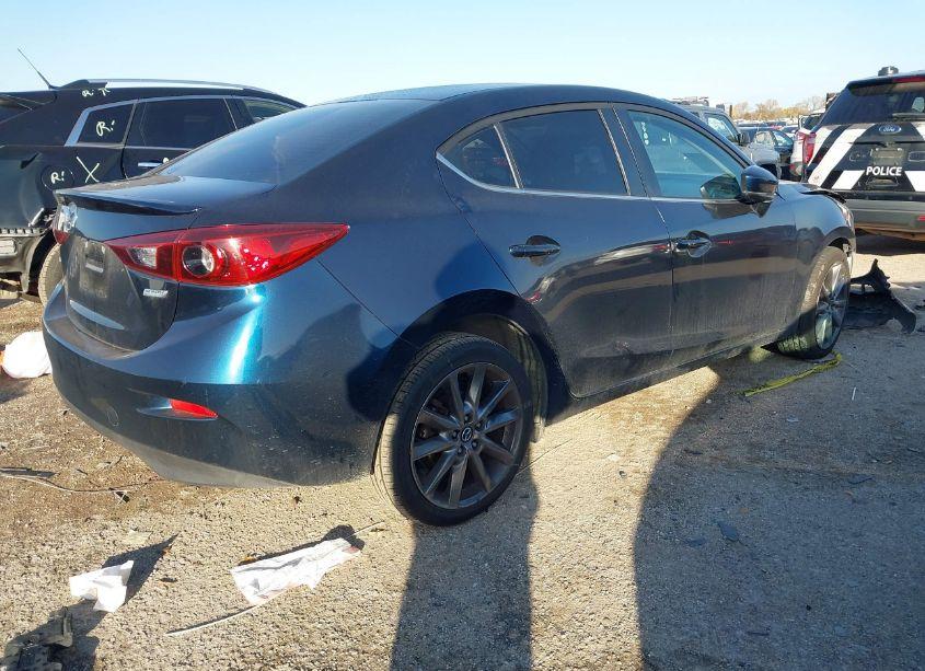 Photo 4 of 2018 Mazda Mazda3 TOURING (VIN 3MZBN1V39JM264302)