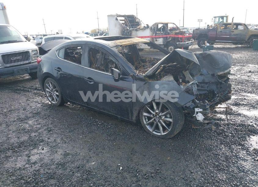 2018 Mazda Mazda3 GRAND TOURING (VIN 3MZBN1W35JM159044) main photo