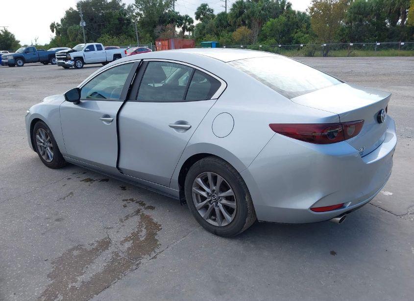 Photo 3 of 2021 Mazda Mazda3 2.0 (VIN 3MZBPAA75MM200152)