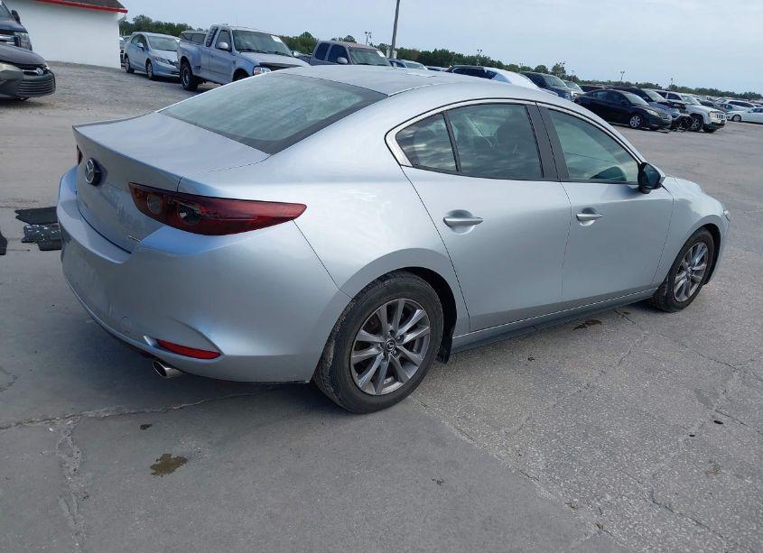 Photo 4 of 2021 Mazda Mazda3 2.0 (VIN 3MZBPAA75MM200152)