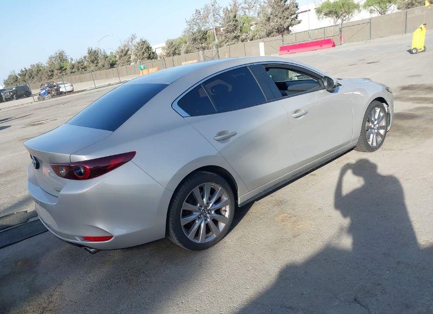 Photo 4 of 2022 Mazda Mazda3 SELECT (VIN 3MZBPABL2NM314378)