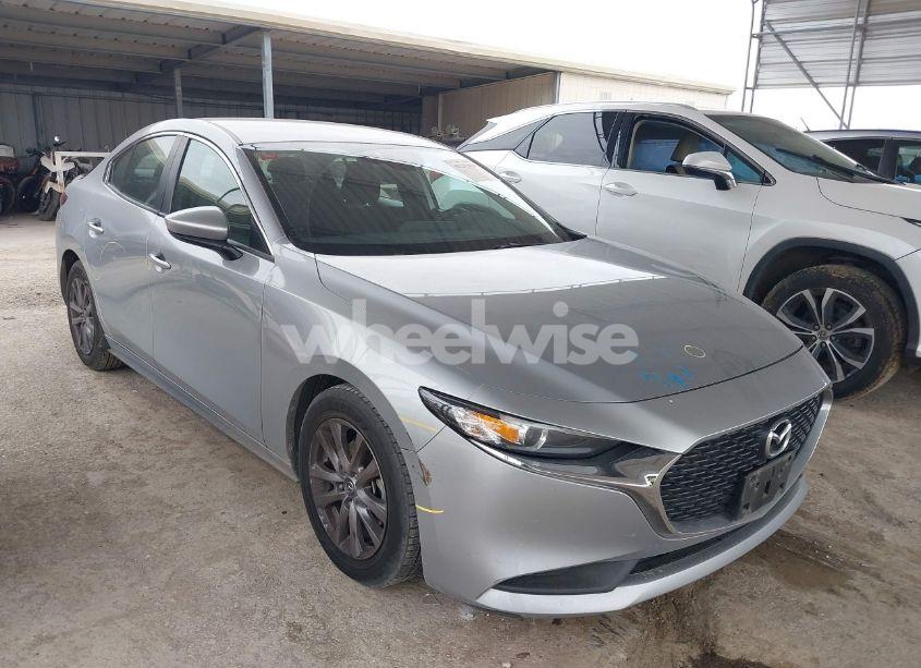 2019 Mazda Mazda3 (VIN 3MZBPABL3KM114105) main photo