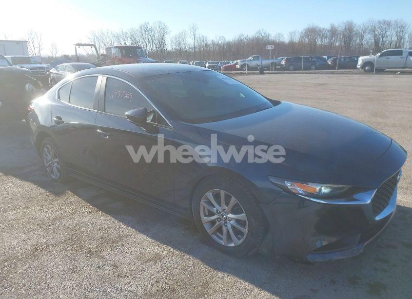 2019 Mazda Mazda3 (VIN 3MZBPABL5KM113750) main photo