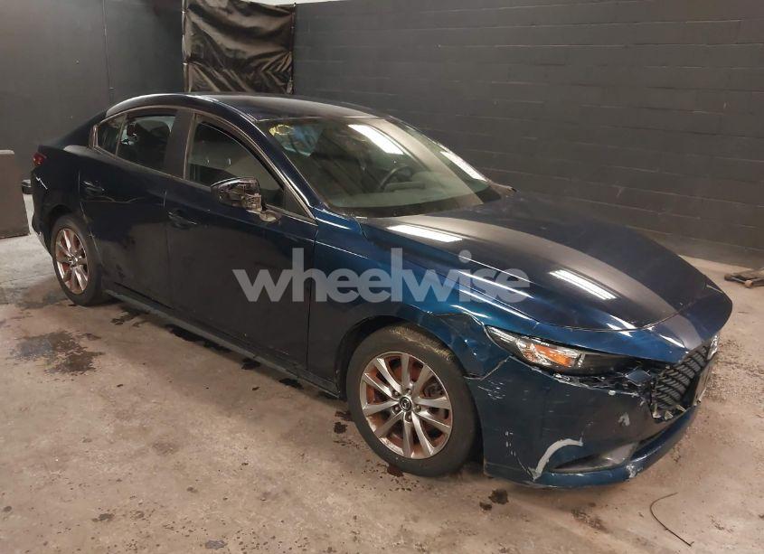 2019 Mazda Mazda3 (VIN 3MZBPABL8KM111622) main photo