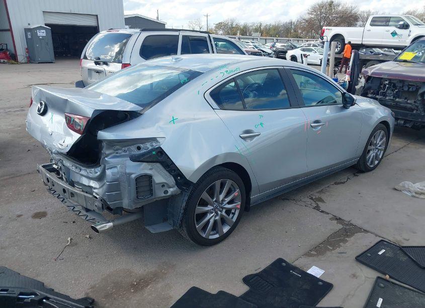 Photo 4 of 2020 Mazda Mazda3 PREFERRED PACKAGE (VIN 3MZBPADL4LM138427)