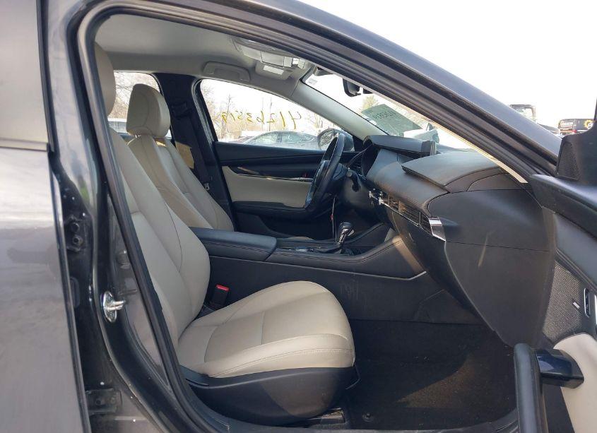 Photo 5 of 2019 Mazda Mazda3 PREFERRED PACKAGE (VIN 3MZBPADL9KM110802)