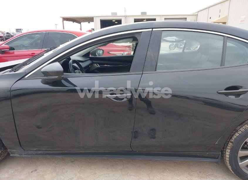 Photo 15 of 2019 Mazda Mazda3 PREMIUM PACKAGE (VIN 3MZBPAEM0KM102868)