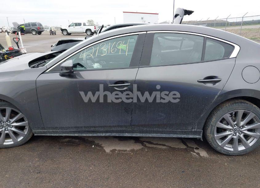 Photo 14 of 2019 Mazda Mazda3 PREMIUM PACKAGE (VIN 3MZBPAEMXKM103817)