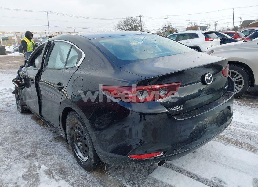 Photo 3 of 2021 Mazda Mazda3 PREFERRED (VIN 3MZBPBCL0MM251364)