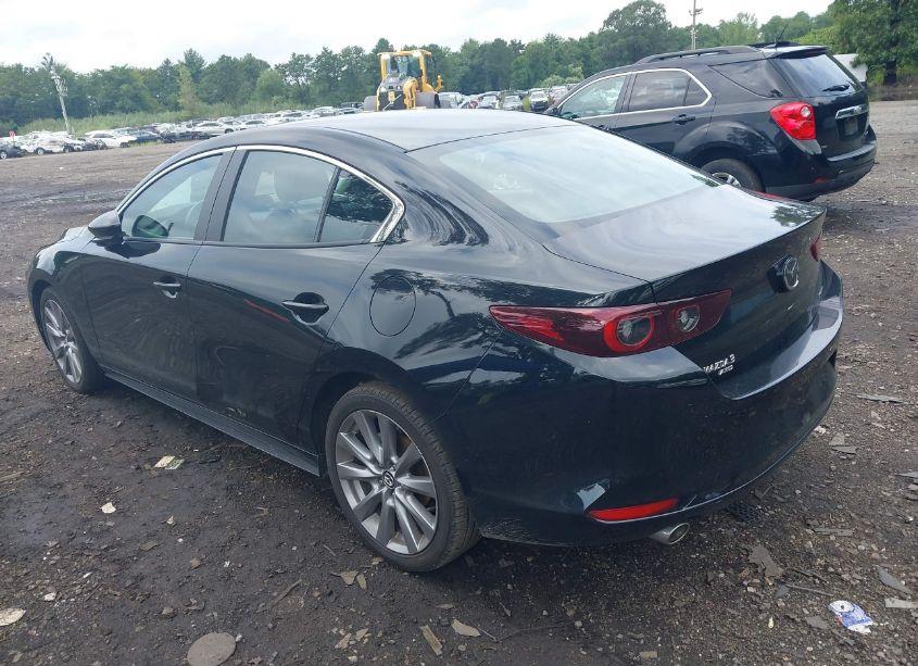 Photo 3 of 2022 Mazda Mazda3 PREFERRED (VIN 3MZBPBCL4NM309896)