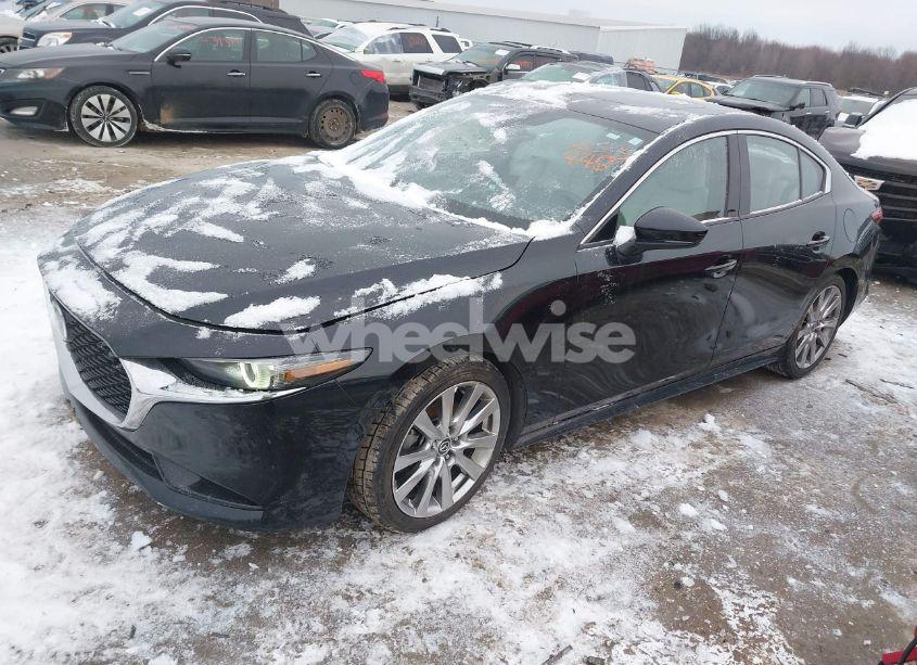 Photo 2 of 2021 Mazda Mazda3 PREMIUM (VIN 3MZBPBDLXMM203448)